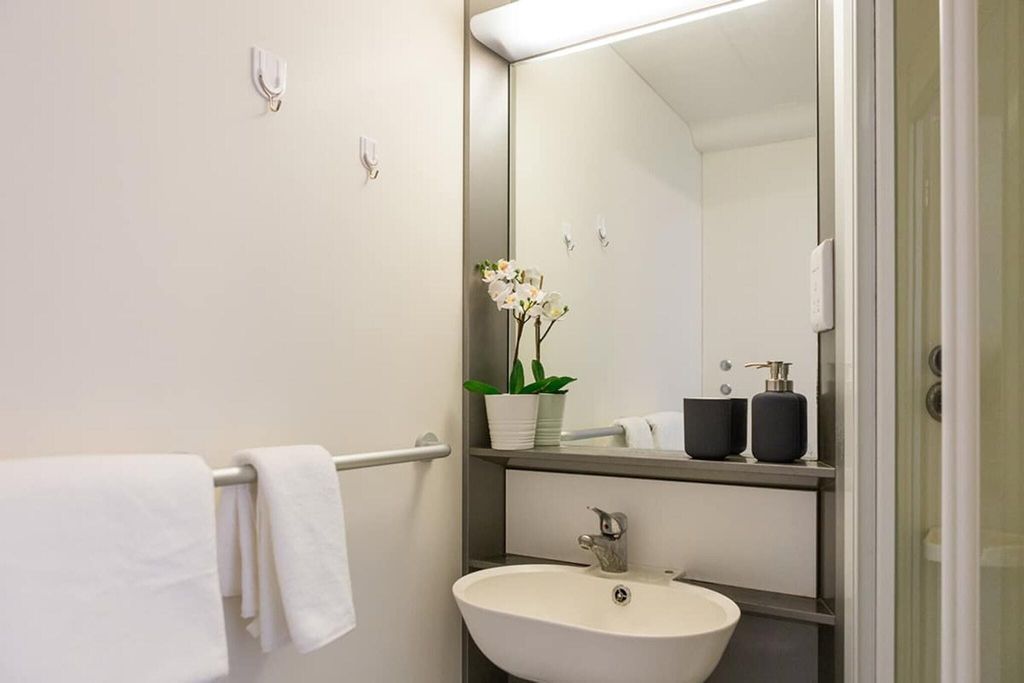Property photo 2 of 14 Bathroom