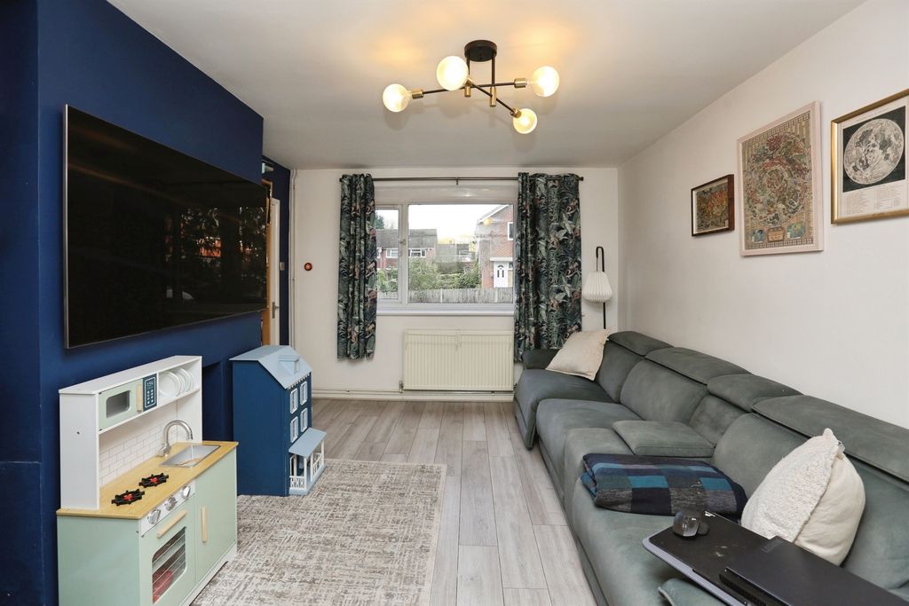 Property photo 3 of 16