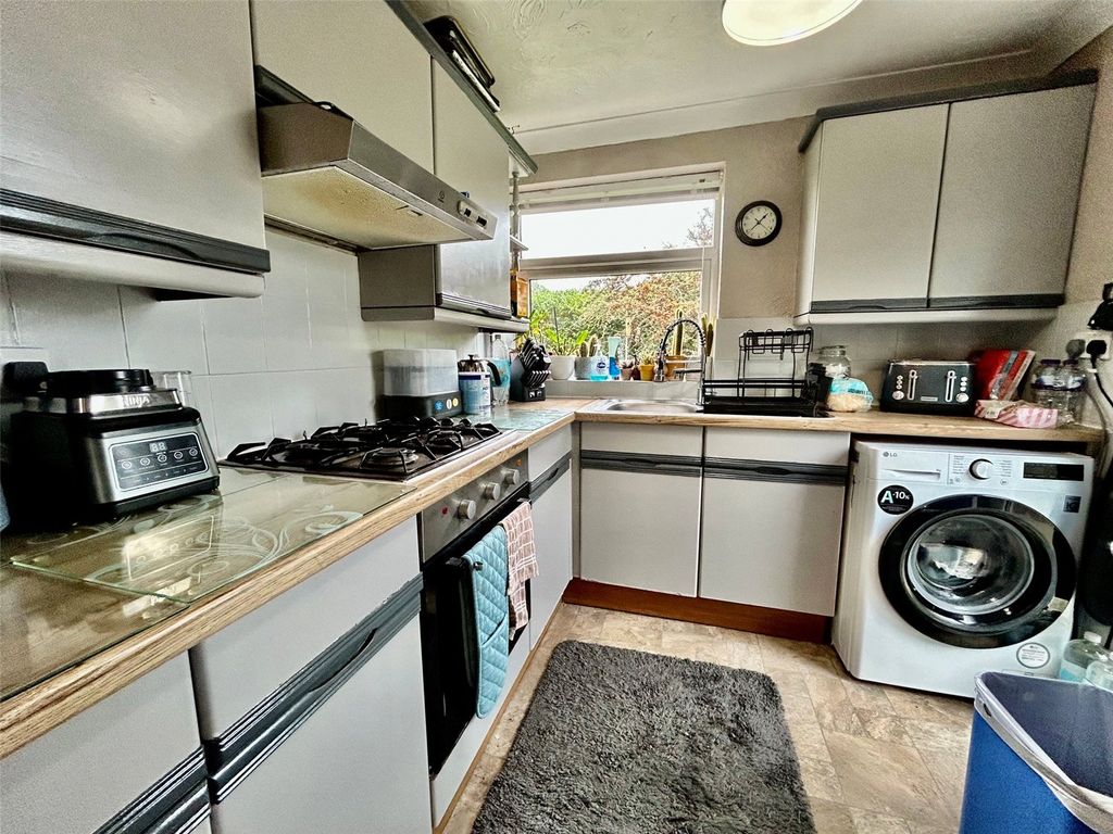 Property photo 3 of 17 Kitchen