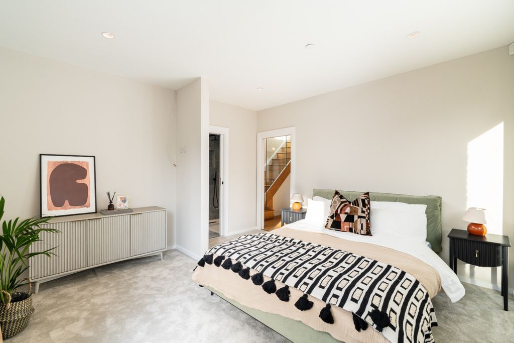 Property photo 3 of 20 4049766