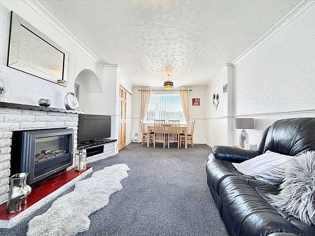 Property photo 2 of 19 Lounge