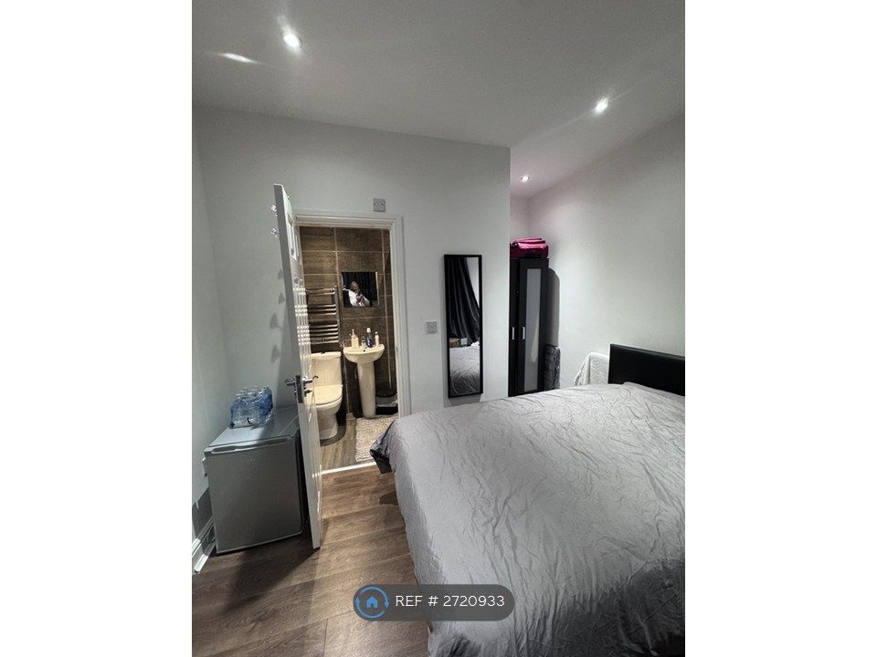 Property photo 2 of 25 Room 4