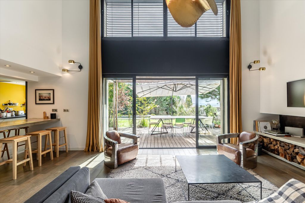 Property photo 3 of 20 Image