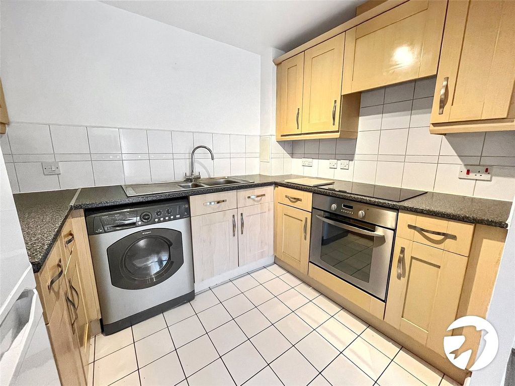 Property photo 3 of 10 Kitchen