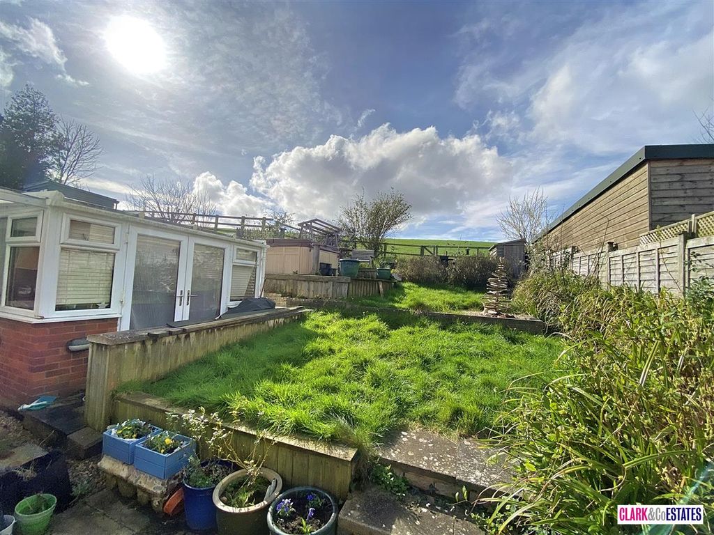 Property photo 2 of 19 Garden