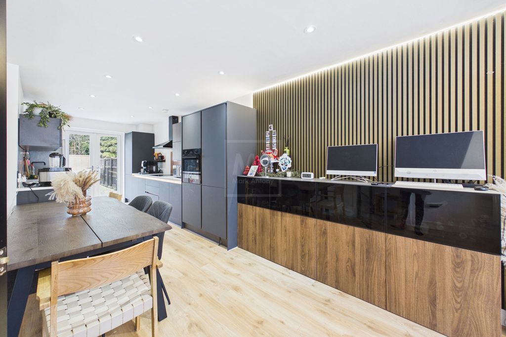 Property photo 3 of 14 Kitchen/Diner