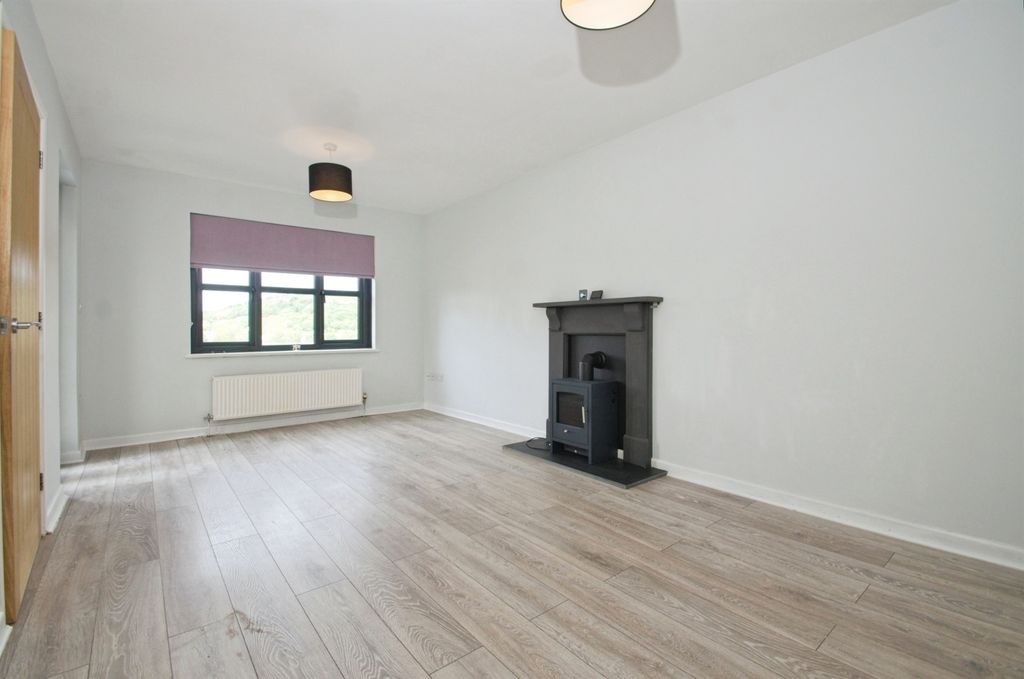 Property photo 2 of 28