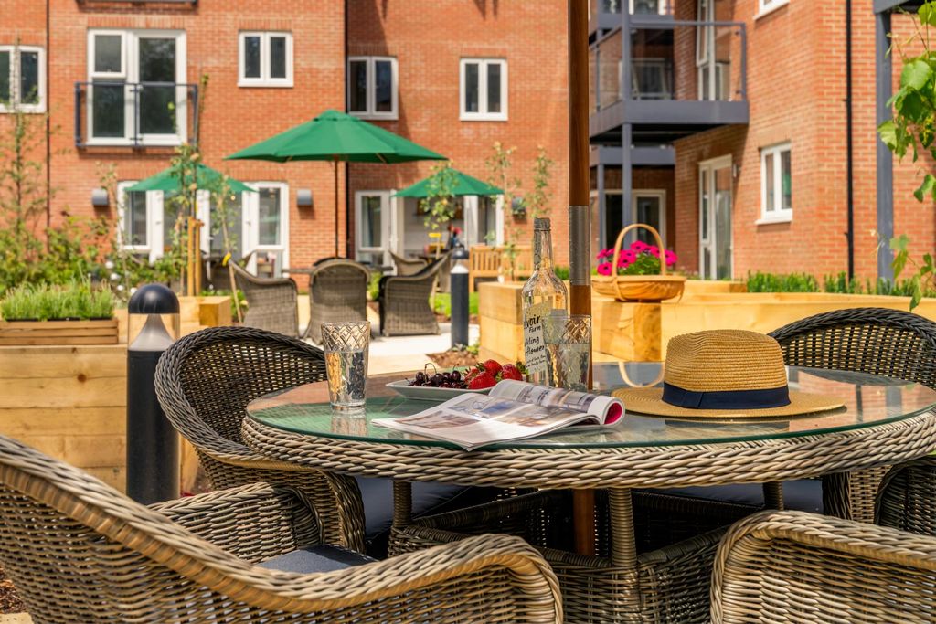 Property photo 3 of 15 Shared Gardens