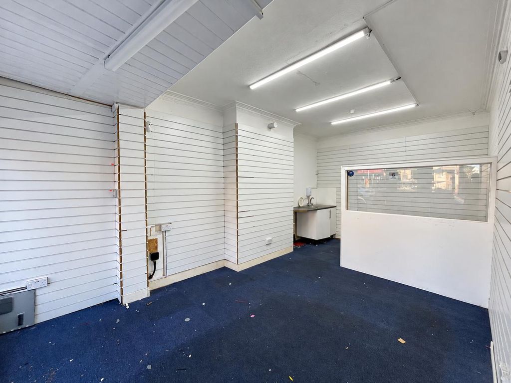 Property photo 3 of 6 Full Shop