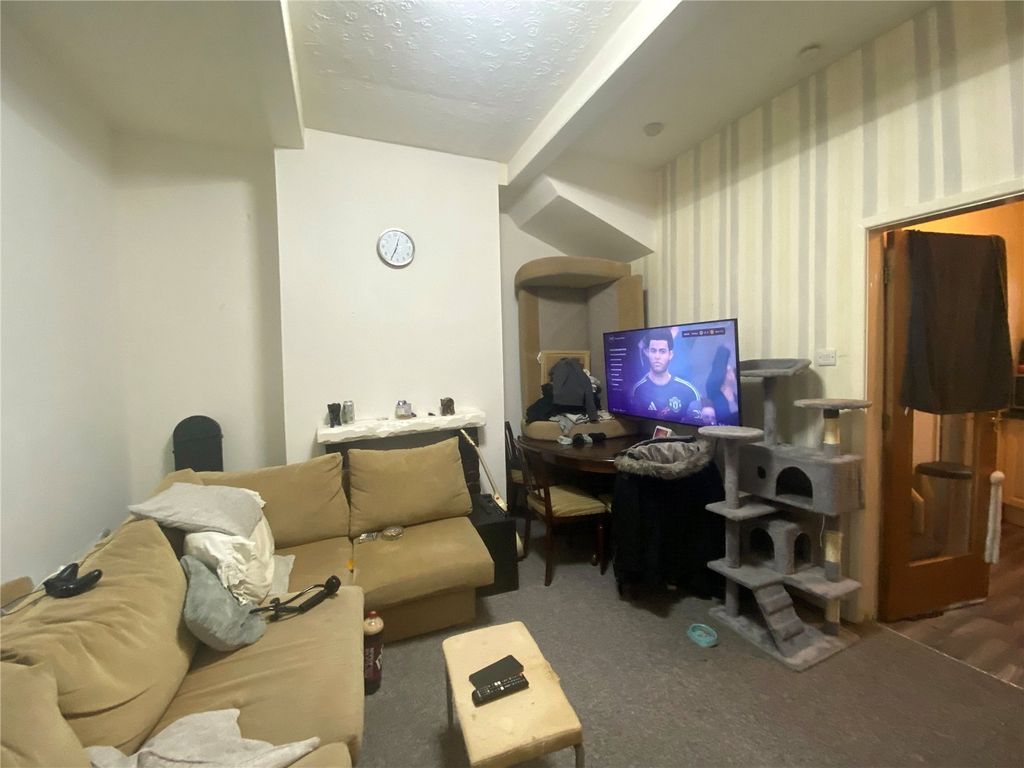 Property photo 3 of 7 Lounge