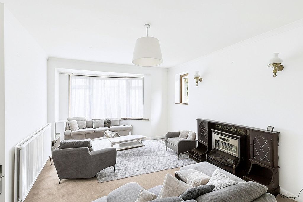 Property photo 2 of 11 Living Room