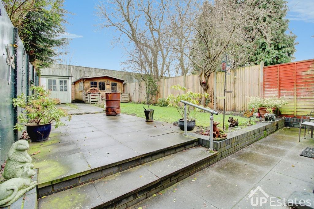 Property photo 2 of 22