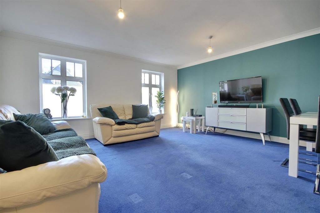 Property photo 1 of 18 Penny Street 1.Jpg