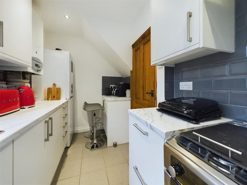 Property photo 3 of 14 Cam01224G0-Pr0477-Still004.Jpg