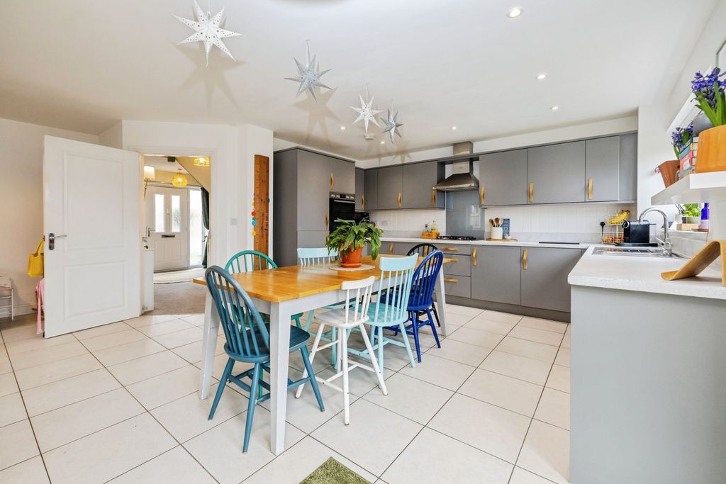 Property photo 2 of 21 Kitchen Diner