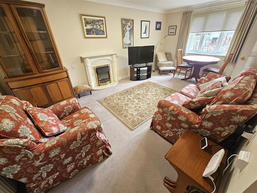 Property photo 2 of 15 Lounge Dining Room.Jpg