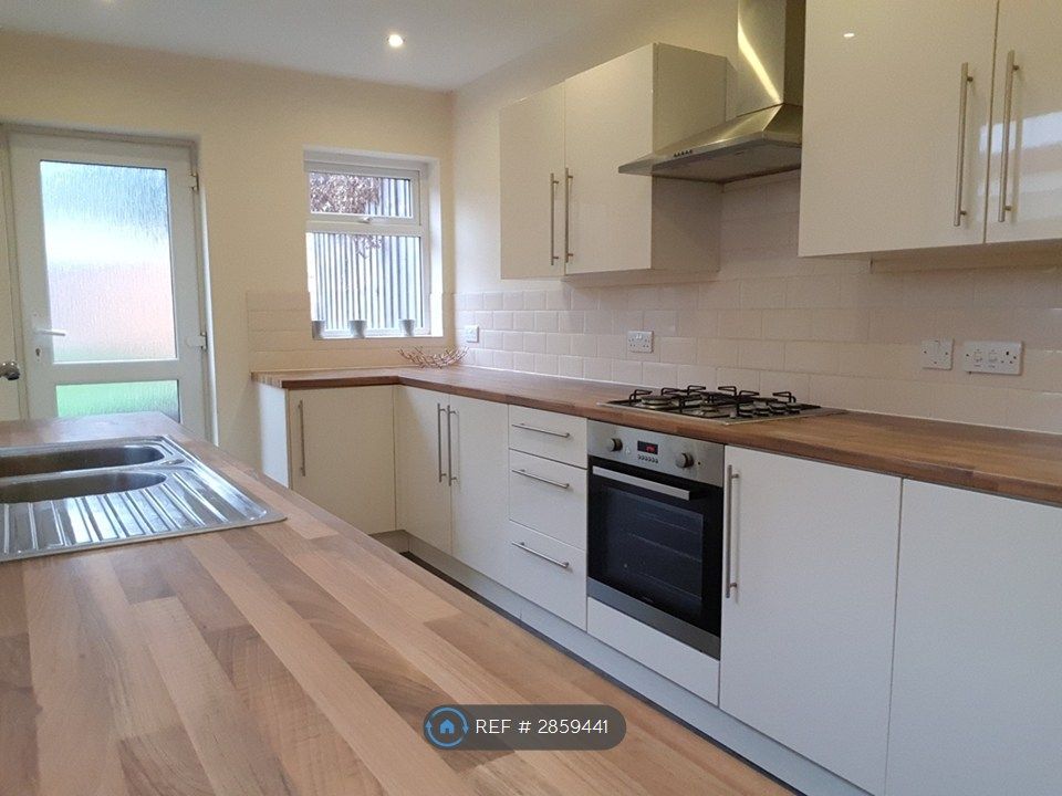 Property photo 2 of 20 Kitchen