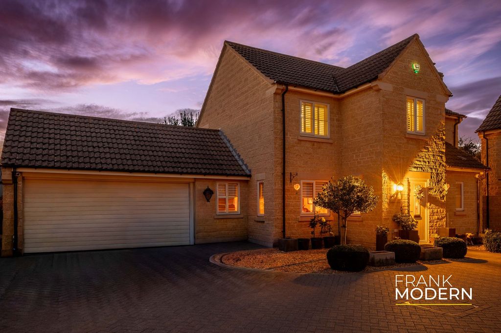Property photo 1 of 53 Dusk