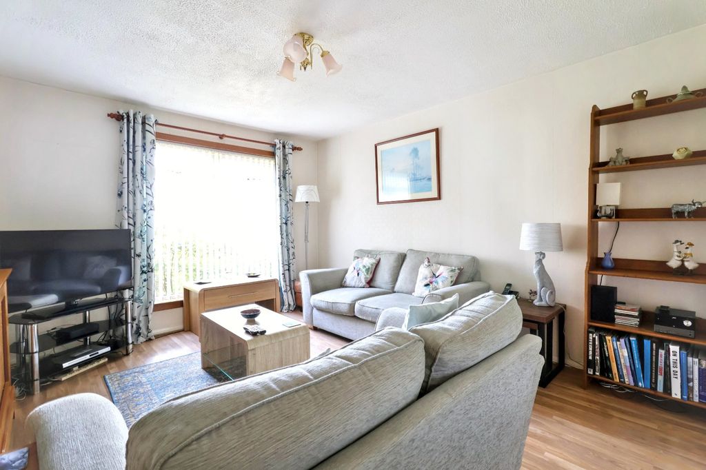 Property photo 2 of 14 Picture No. 12