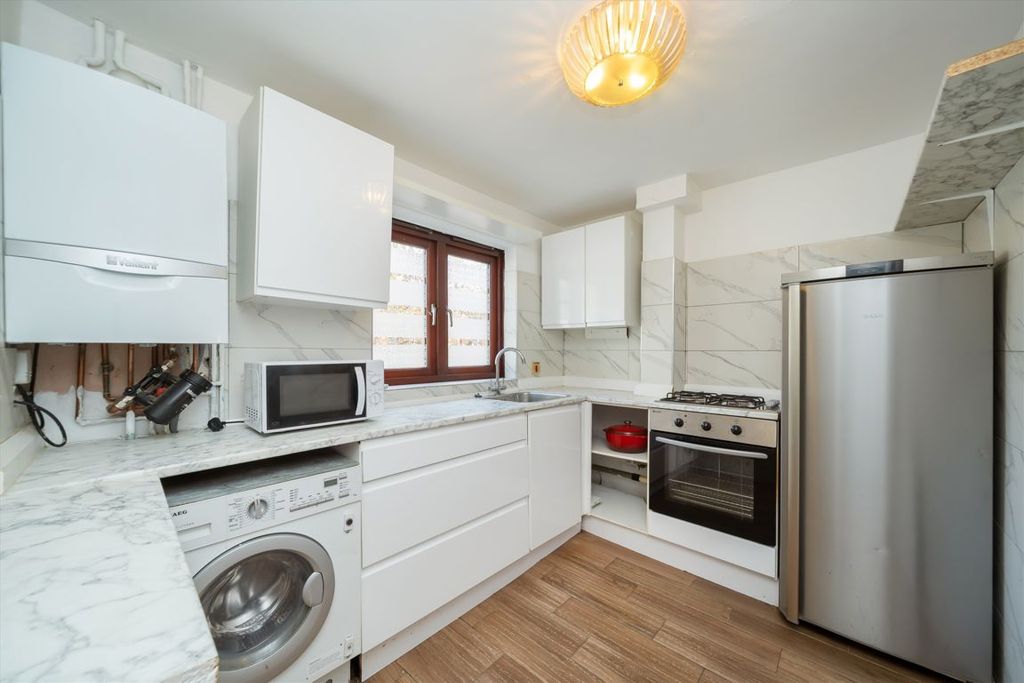 Property photo 2 of 4