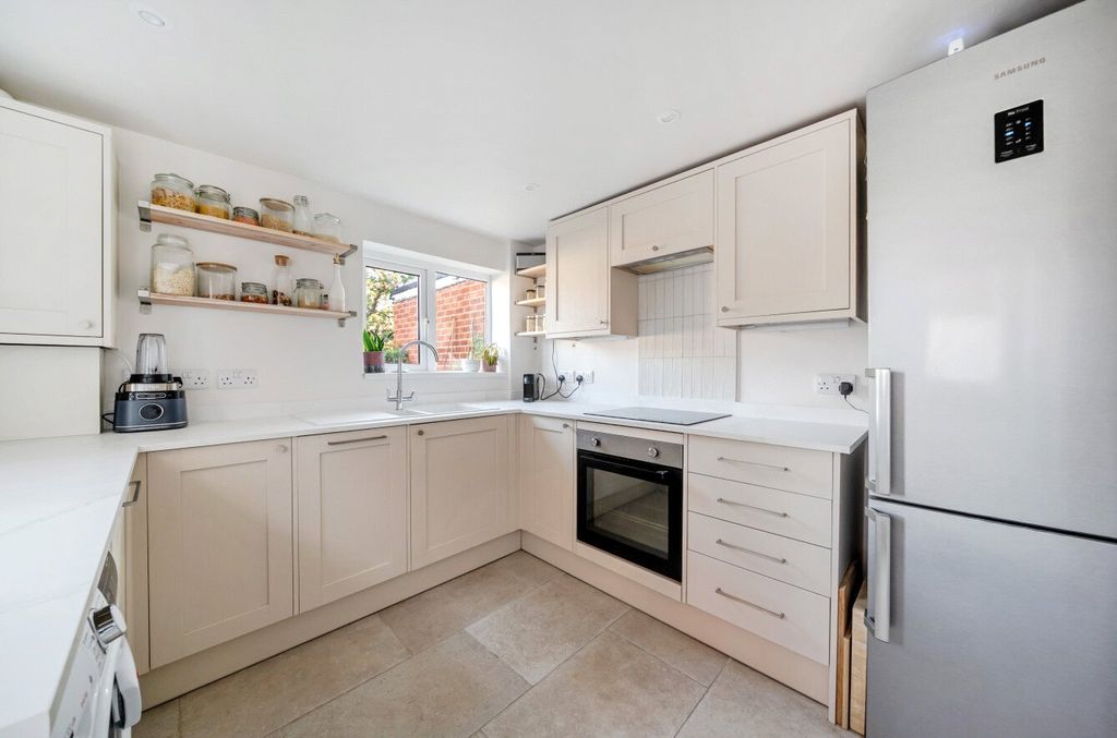 Property photo 2 of 11 Kitchen