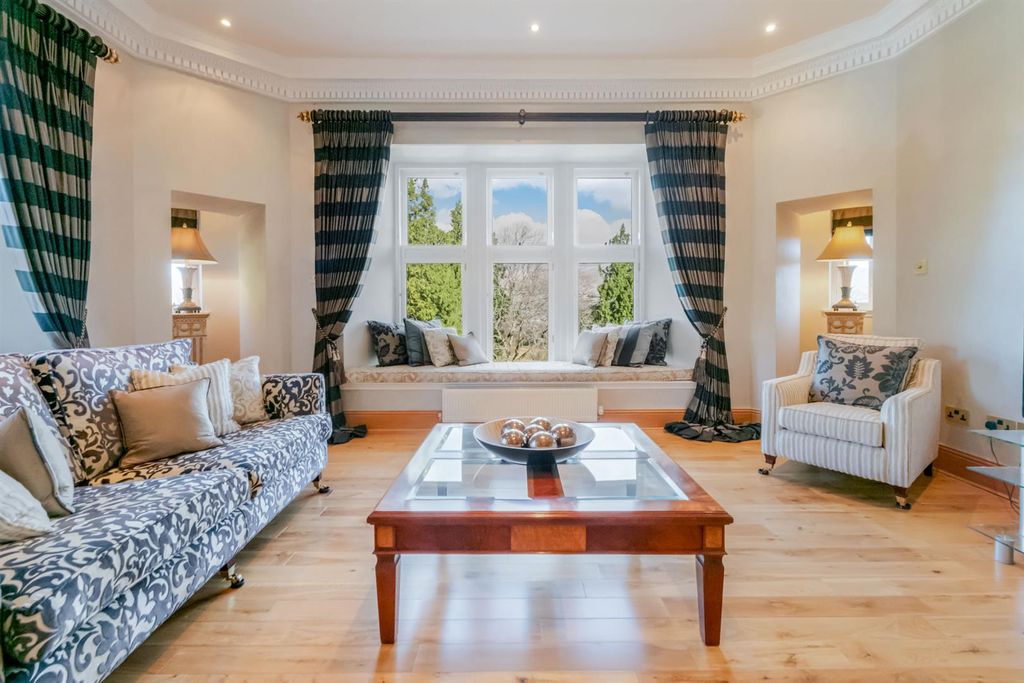 Property photo 3 of 37 Lounge/Dining Room