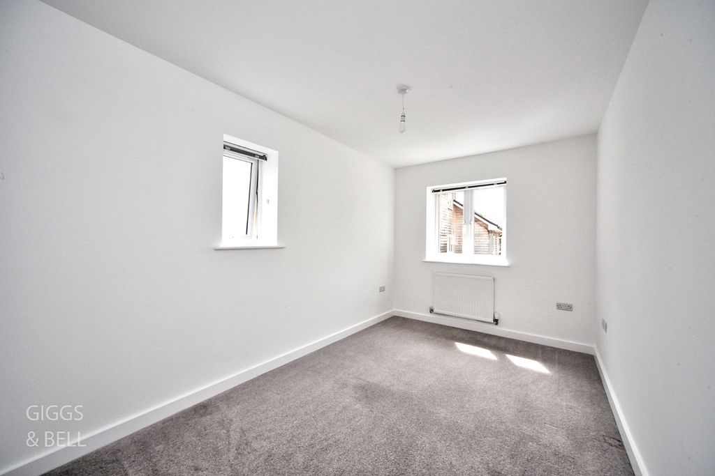 Property photo 2 of 14 4398731