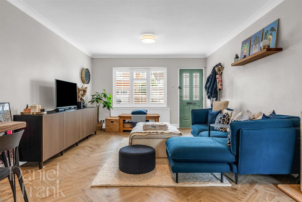 Property photo 3 of 25