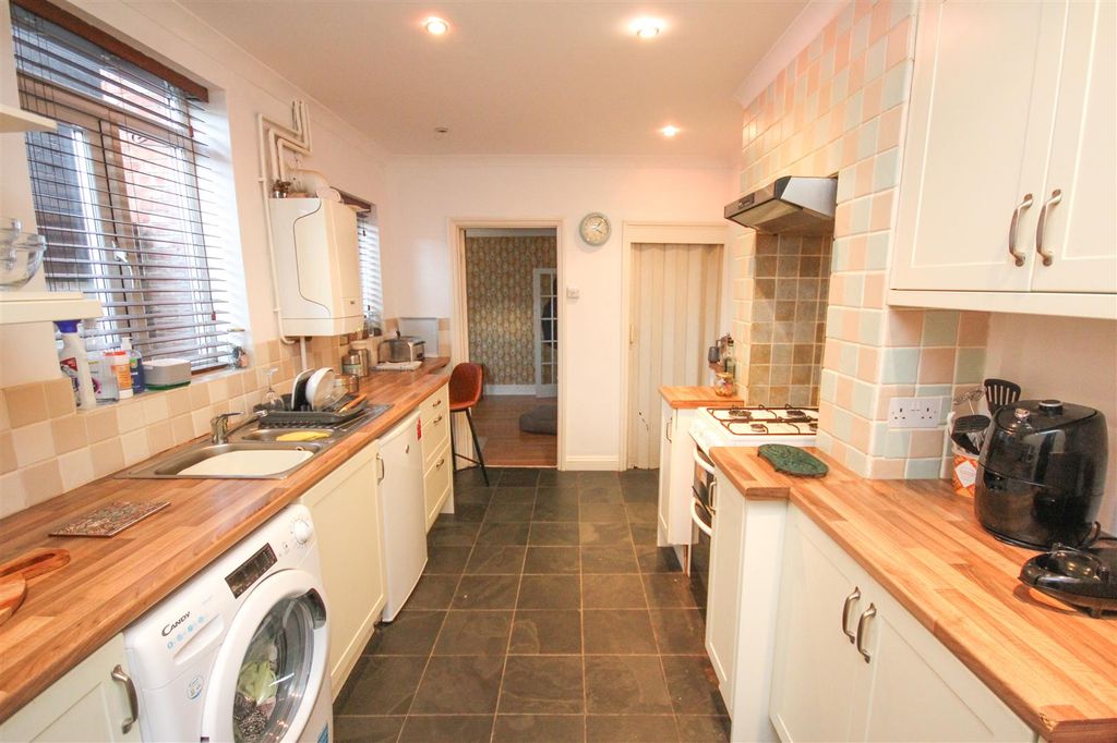 Property photo 2 of 11 Kitchen 2.Jpg