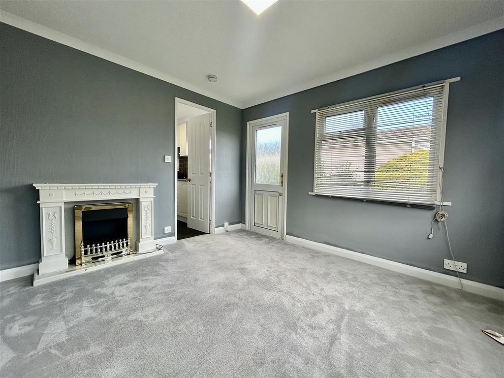 Property photo 2 of 10 Living Room