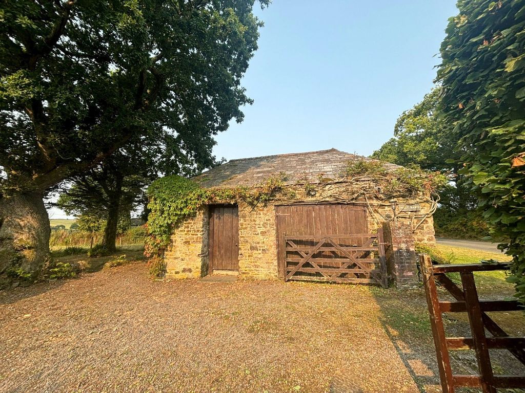 Property photo 2 of 19 Picture No. 31