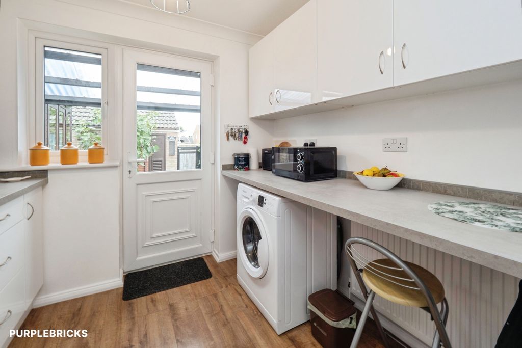 Property photo 3 of 16 Kitchen/Breakfast