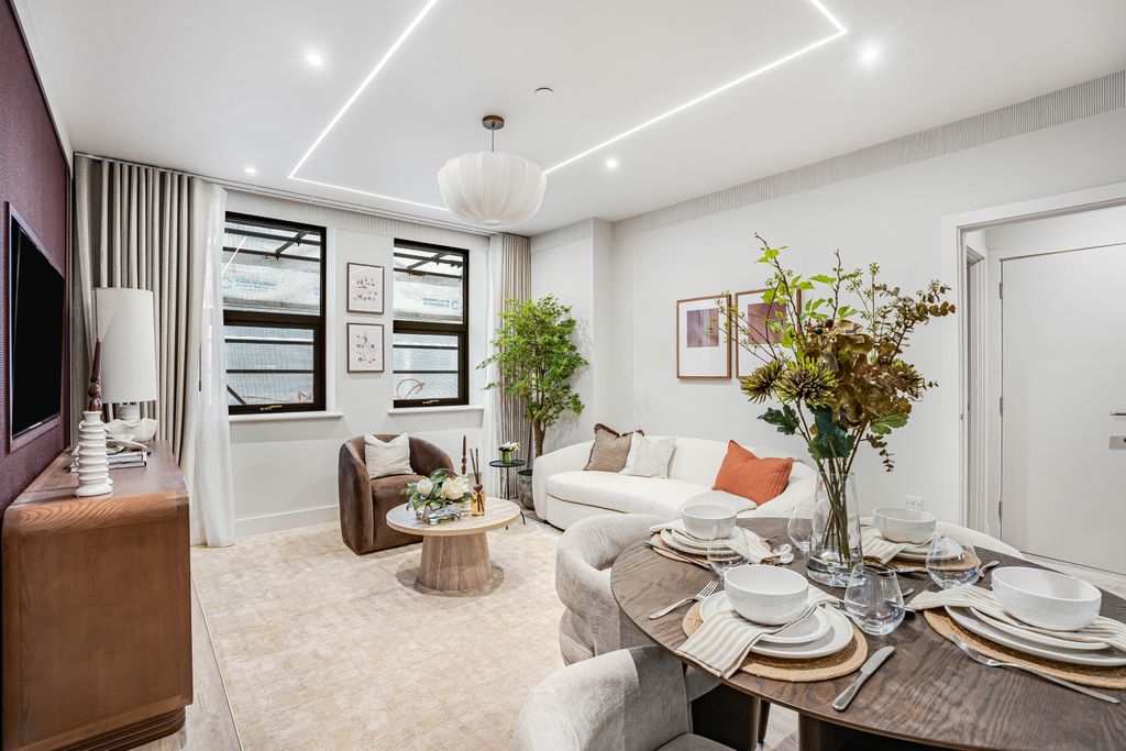 Property photo 1 of 8 Show Home