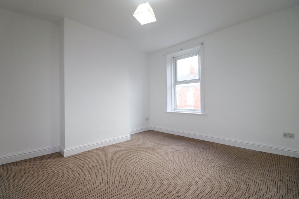 Property photo 3 of 11 Bedroom 1