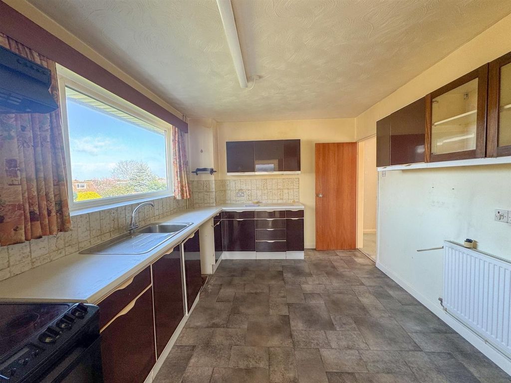 Property photo 3 of 22 Kitchen