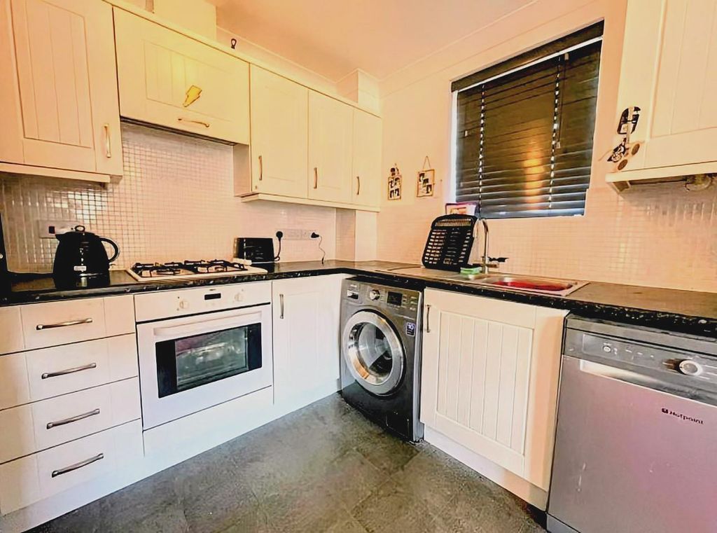 Property photo 2 of 5