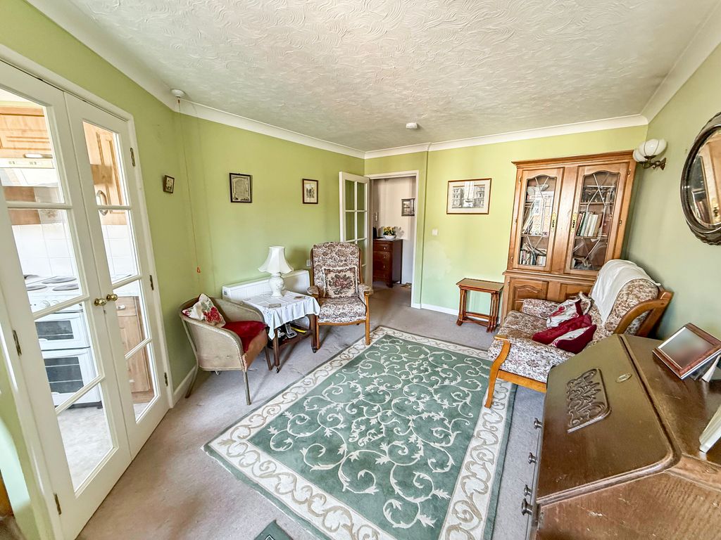 Property photo 2 of 7 Living Room