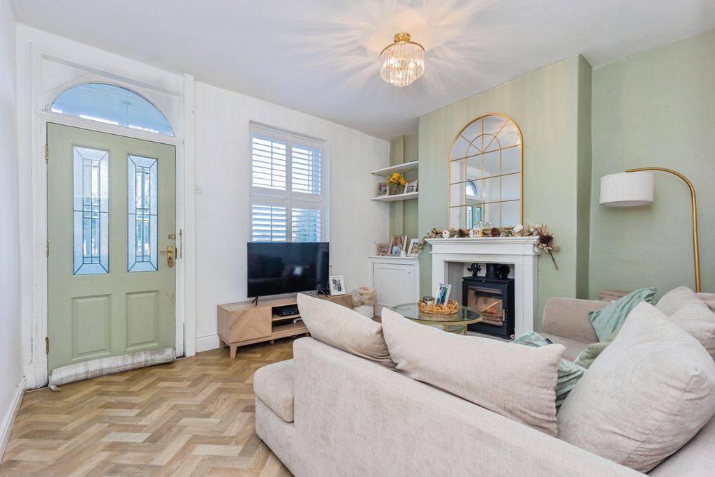 Property photo 3 of 20 Pbox-Img.Jpg