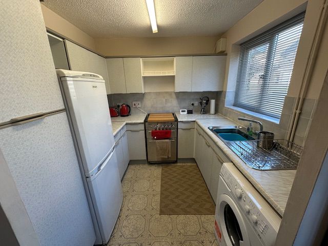 Property photo 2 of 10 Kitchen
