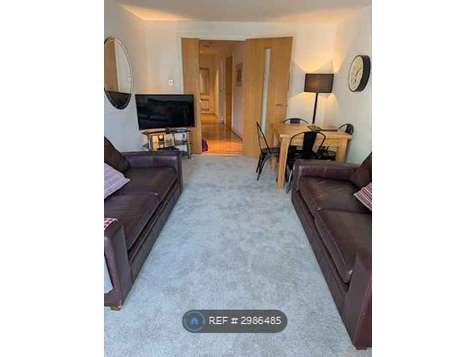 Property photo 1 of 17 Lounge