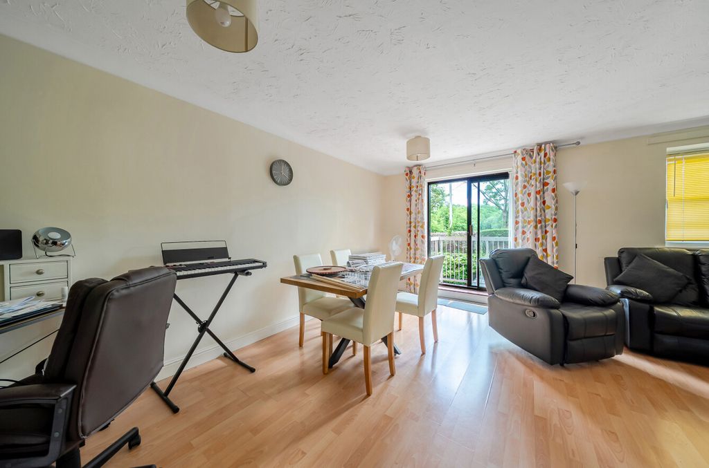 Property photo 2 of 10 1445715-3-6A04A98...