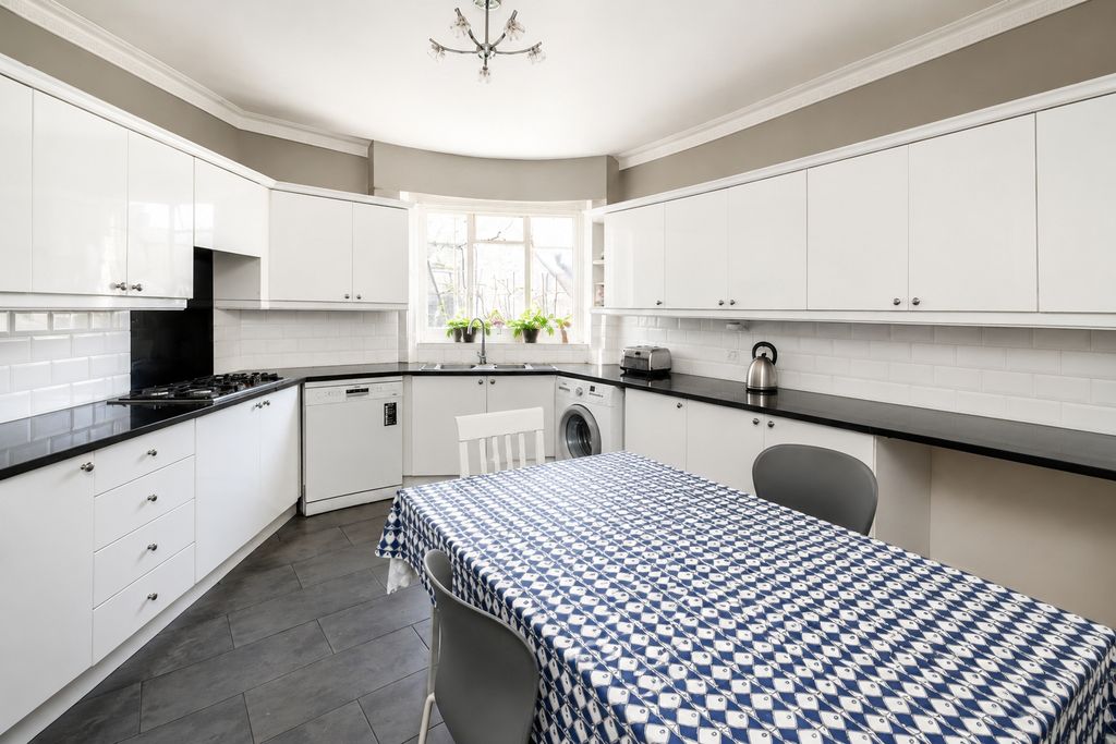 Property photo 3 of 12 Picture No. 02