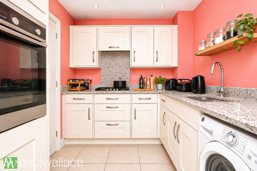 Property photo 3 of 17 Kitchen