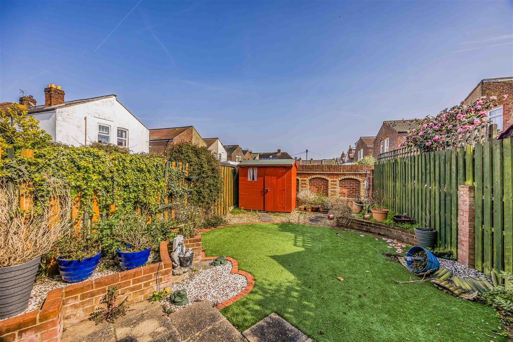Property photo 2 of 24 72 Francis Avenue, Southsea-Small-Porticomarketing