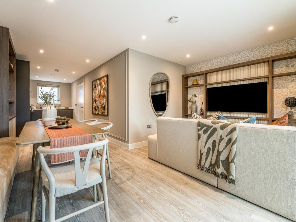 Property photo 3 of 19 North Gate Park, Living & Dining