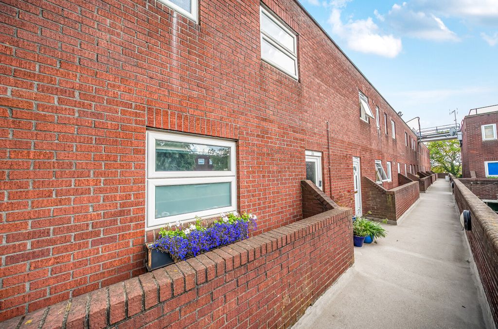 Property photo 1 of 12 1356106-20-68c9A5...