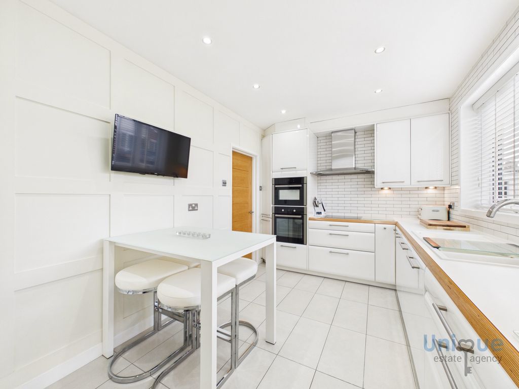 Property photo 2 of 36