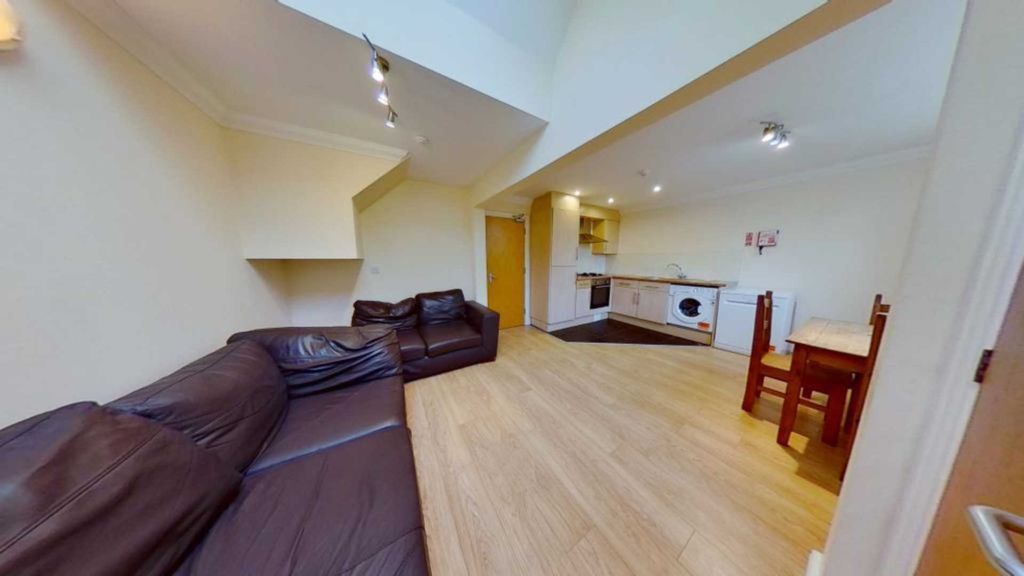 Property photo 2 of 35