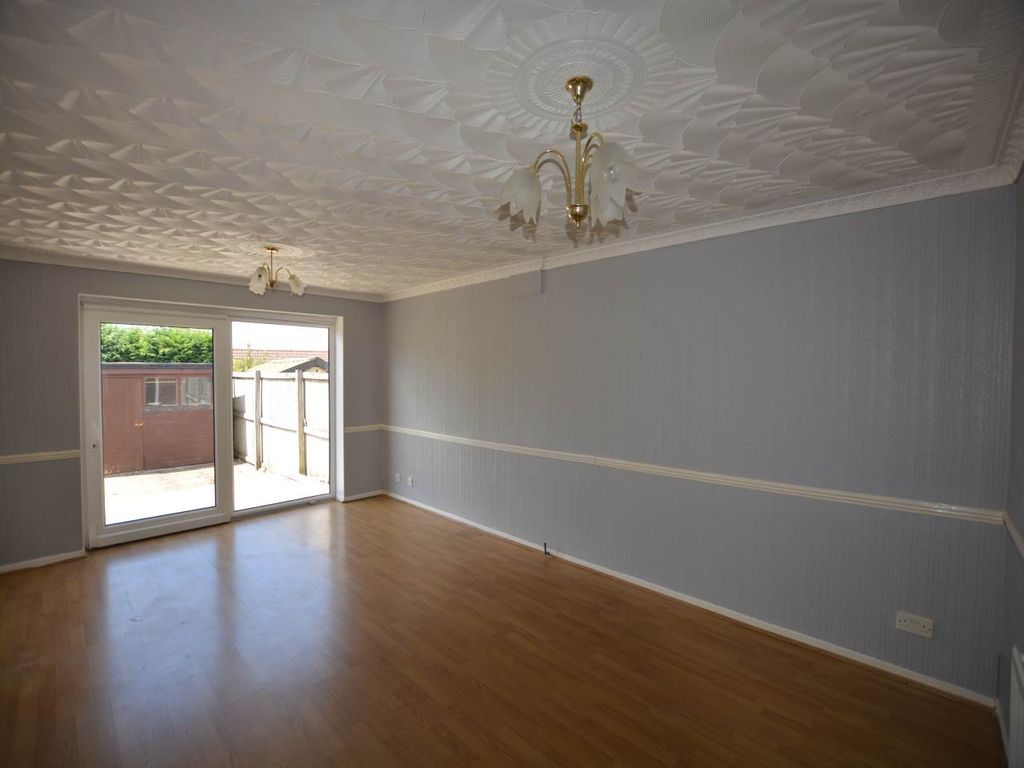 Property photo 3 of 7 Living Room