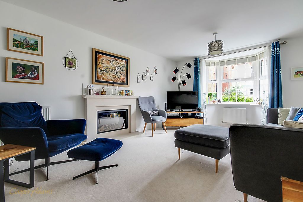 Property photo 2 of 21 Living Room